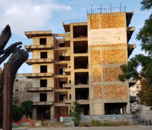 FOTO NEWS | Soverato – Iniziati i lavori di demolizione del palazzo “Bencivenni”