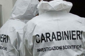 Trovato cadavere in Calabria, avviate indagini per risalire all’identità