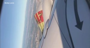 Dall’oblò vedono il motore che si scoperchia al decollo, terrore tra i passeggeri a bordo del volo United Airlines