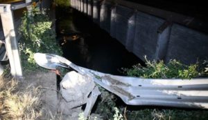 Auto si schianta contro un guard rail, quattro giovani morti