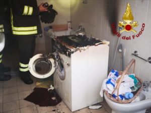 In fiamme una lavatrice, intervento dei Vigili del Fuoco