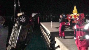 Auto cade in acqua nel porto di Villa San Giovanni, in salvo conducente
