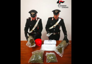 Detenzione e spaccio di marijuana, due giovani arrestati
