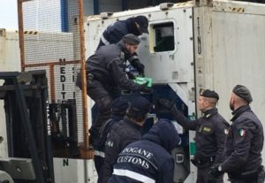 Scoperti a Gioia Tauro 61 kg di cocaina in un container proveniente dal Brasile