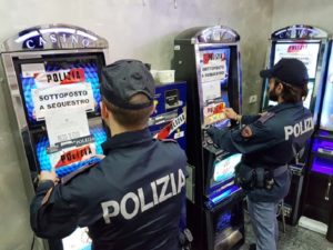 Sequestrate centinaia di slot machine illegali in tutta Italia, erano sviluppate da società calabrese