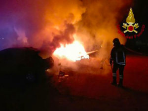 Incendiata l’auto di un sacerdote, indagini