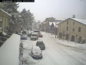 Ondata di gelo in Calabria, nevica anche a quote basse e sull’A2