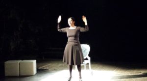 Al Teatro del Grillo di Soverato Gaia Nanni applauditissima con “gli ultimi saranno ultimi”