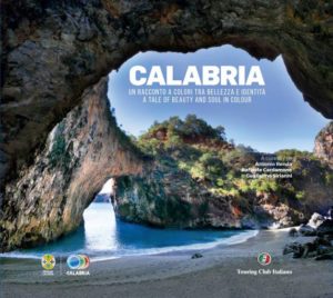 La Calabria spiegata con i colori nel libro del Touring Club d’Italia