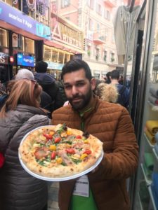 Pizzaiolo di Davoli delizia Vip e cantanti a Casa Sanremo