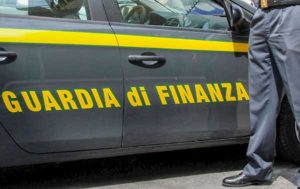 Truffano un uomo di 100 anni residente in Calabria, 8 persone arrestate in Puglia