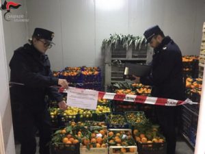 Sequestrate dai carabinieri quattro tonnellate di agrumi e ortaggi