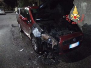 Auto in fiamme nella notte nel comune di Centrache, ipotesi dolosa