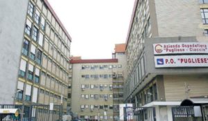 Medico dell’ospedale di Catanzaro sospeso per assenteismo, la solidarietà dei colleghi