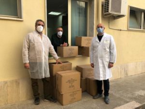 Il Rotary di Soverato dona mille camici all’ospedale