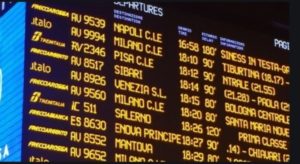 Trenitalia e Italo cancellano i biglietti, soppressi collegamenti con la Calabria. Treni nel caos