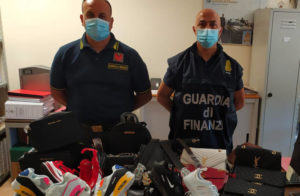 Tutela del Made in Italy, oltre mille capi contraffatti sequestrati dalla GdF di Catanzaro