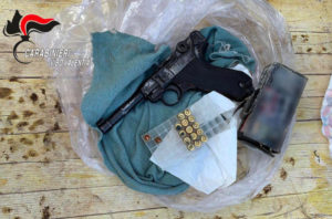 Trovate arma e munizioni nascoste in un casolare a Zungri, 28enne arrestato