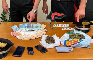 Contrasto allo spaccio di sostanze stupefacenti, due arresti nel catanzarese