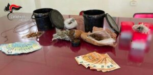 Droga, soldi e una pistola nascosti nell’orto. 33enne arrestato