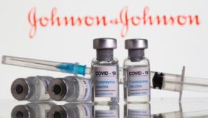 Covid, il vaccino Johnson & Johnson sospeso negli Stati Uniti