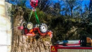 Tragedia in Calabria: un uomo di 50 anni si ribalta col trattore e muore