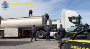 Operazione “Petrolmafie” della Dda di Catanzaro, 49 persone arrestate