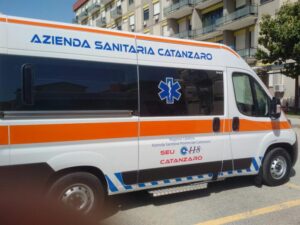 Asp Catanzaro: consegnate al SUEM 118 le prime 6 nuove ambulanze