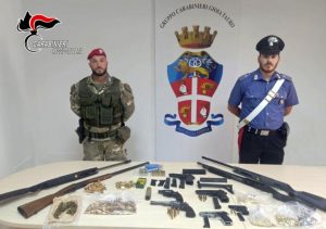 Scoperto dai carabinieri un vero e proprio arsenale, due persone arrestate