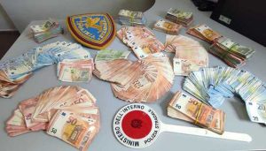 Camionista trovato con 135 mila euro, denaro sequestrato