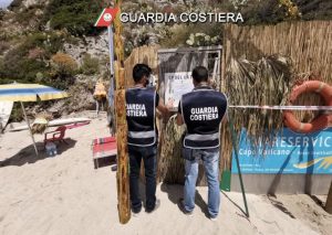 Sequestrata dalla Guardia costiera una struttura abusiva realizzata in spiaggia