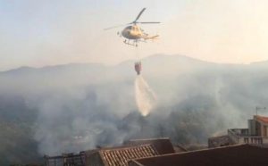 Incendi, Calabria Verde in prima linea: quasi 100 a metà giornata