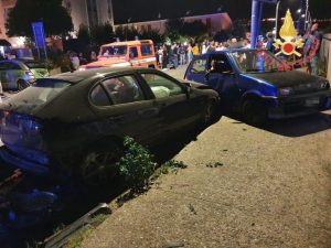 Incidente fra tre auto a Catanzaro, due feriti trasferiti in ospedale