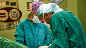Asportato un tumore di 70 chili all’ospedale Molinette di Torino: “Pesava più della paziente stessa”