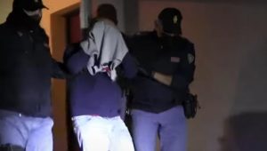 Blitz di carabinieri e polizia a Catanzaro nella roccaforte dei rom, 21 arresti