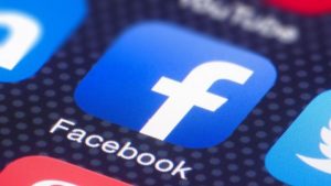 La Cassazione: è diffamazione aggravata per chi offende sulla bacheca di Facebook