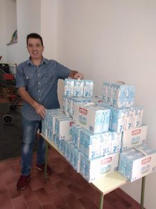 Baratto solidale a Chiaravalle, 204 litri di latte per il banco alimentare