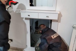 ‘Ndrangheta, arrestato a Isca sullo Ionio il latitante Cosimo Damiano Gallace: si nascondeva in un bunker