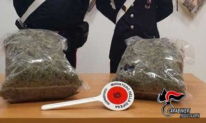 Trovati dai carabinieri 6 kg di marijuana, una parte era nascosta nella lavatrice: due arresti