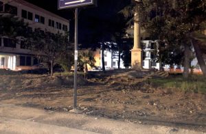 Soverato – Già abbattuti molti alberi in Piazza Maria Ausiliatrice