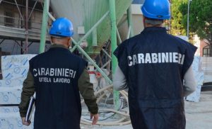Irregolarità in un cantiere edile a Gasperina, fermati i lavori: il titolare rischia arresto