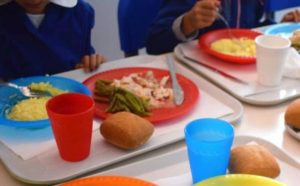 Genitori: “Stanchi dei continui disservizi mensa nelle scuole di Soverato”