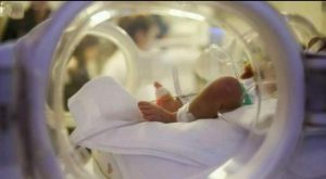 Covid-19, bimba di 7 mesi in terapia intensiva in Calabria: «Compromesso il 50% dei polmoni»