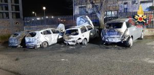 Quattro auto in fiamme nella notte a Catanzaro