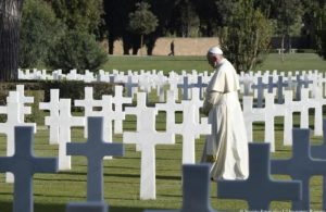 Dichiarare ogni 24 aprile la “Giornata mondiale per i cimiteri militari”