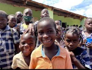 Beneficenza “Corri per un mattone”, i bambini di Chalumbe salutano l’inizio dei lavori di costruzione della scuola!