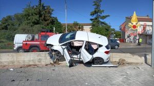 Incidente tra due auto, un ferito trasportato in ospedale