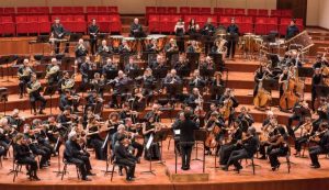 Al Politeama di Catanzaro l’Orchestra sinfonica nazionale della Rai diretta da John Axelrod
