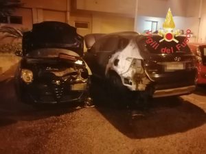 Quattro auto in fiamme nella notte a Catanzaro, ipotesi dolosa