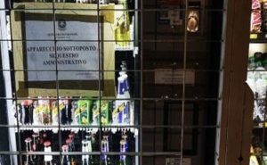 Bevande alcoliche a minori, denunciato titolare locale e distributore automatico sequestrato